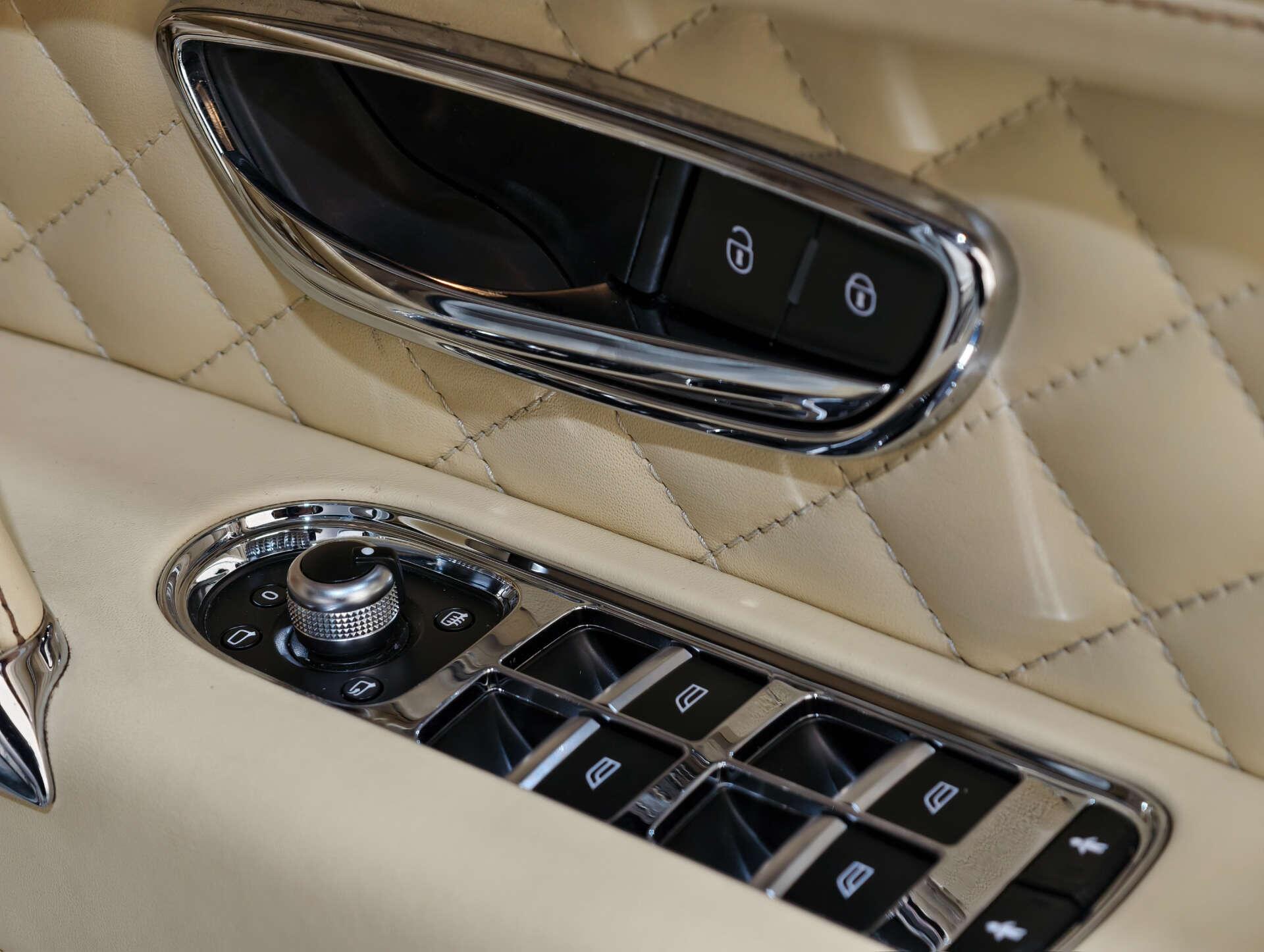 Bentley Bentayga view 41