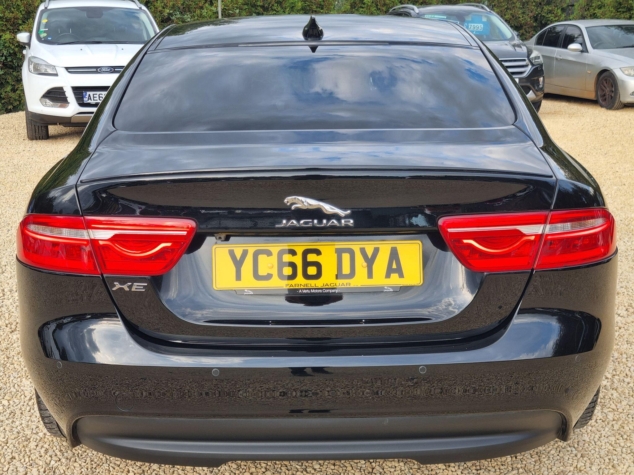 Jaguar Xe view 11