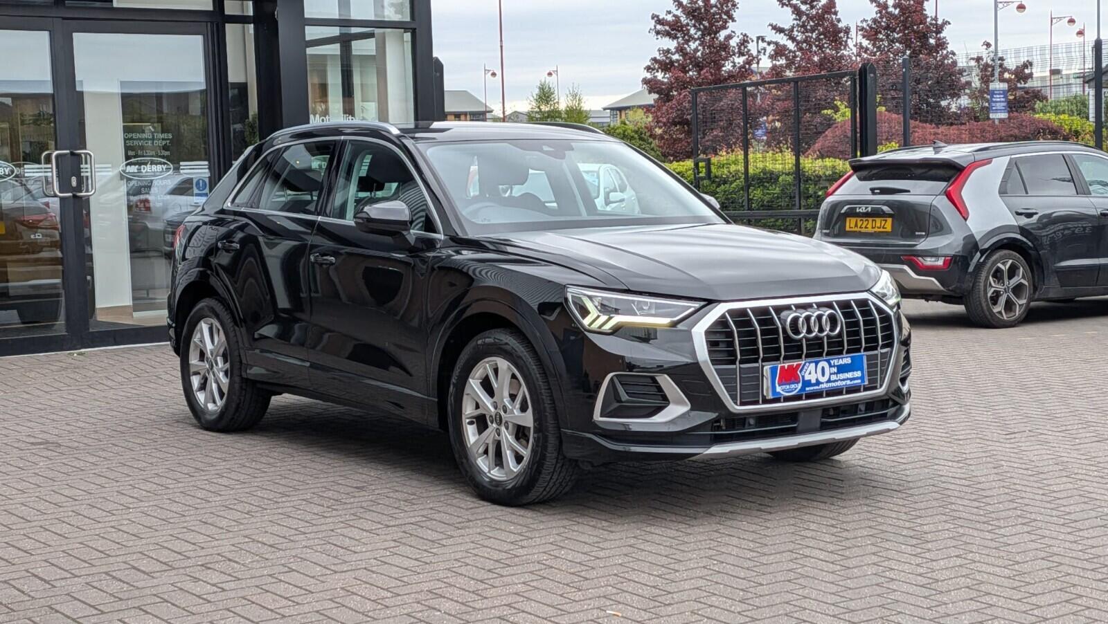 Audi Q3 view 10