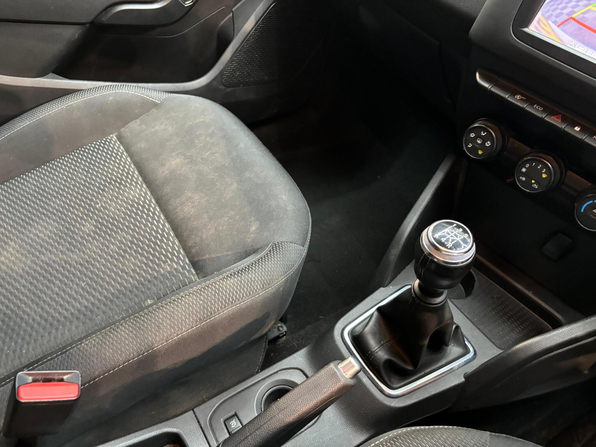 Dacia Duster view 6