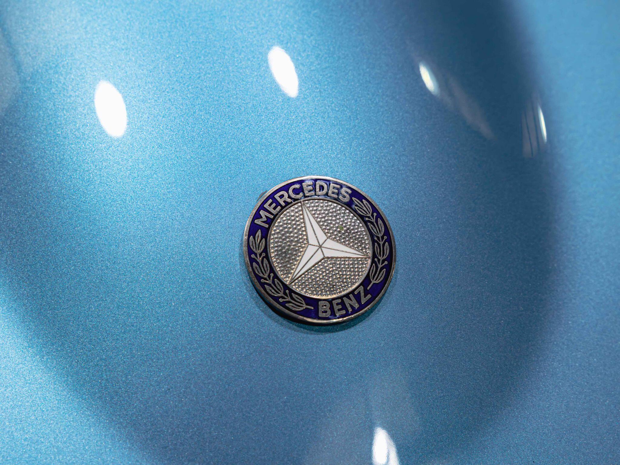 Mercedes-Benz 190 SL view 16