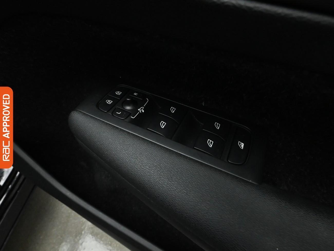 Volvo XC40 view 24