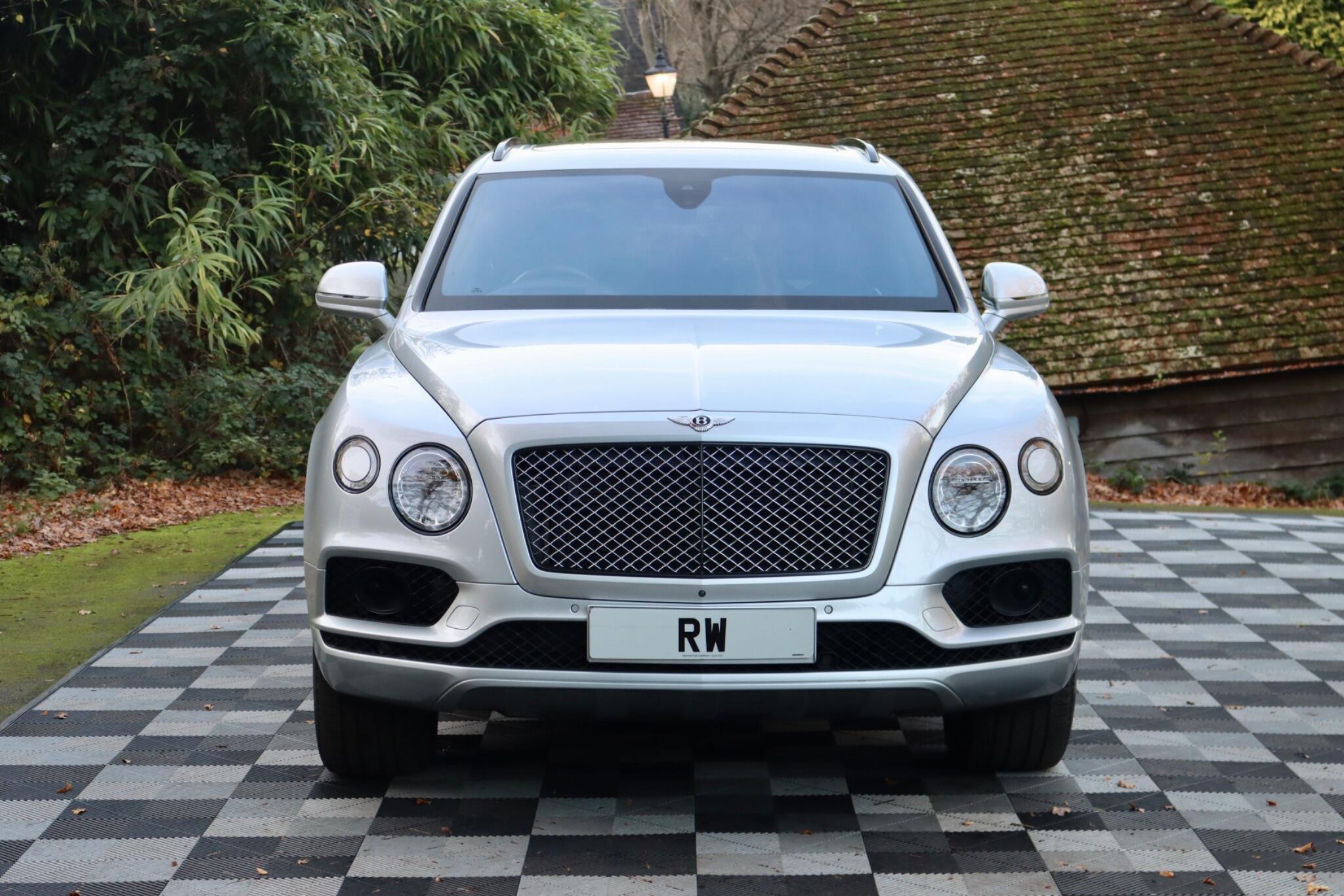 Bentley Bentayga view 22