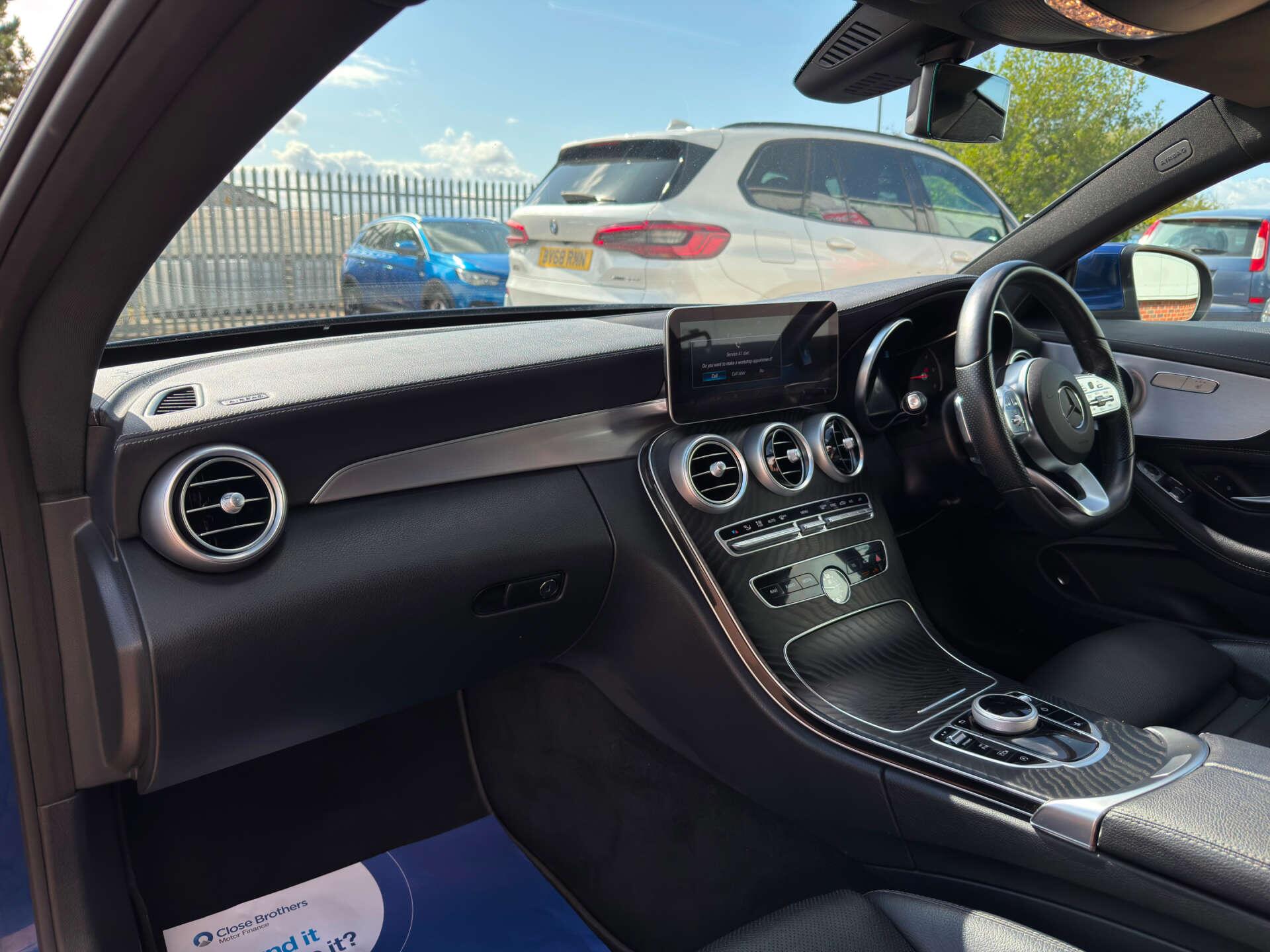 Mercedes-Benz C Class view 27