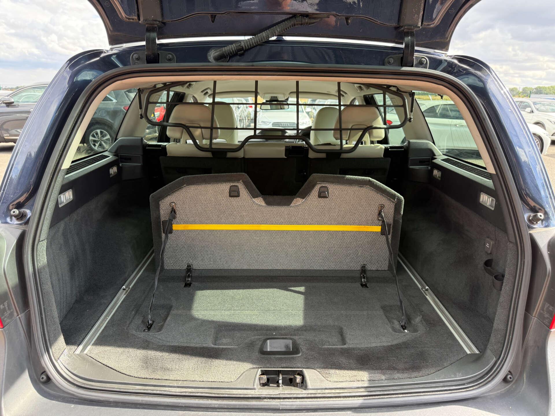 Volvo XC70 view 28