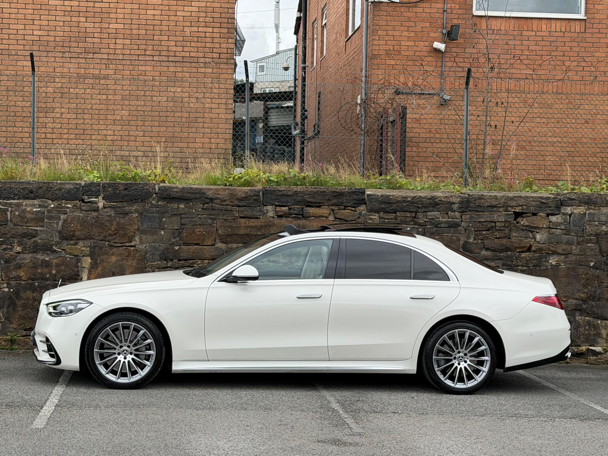Mercedes-Benz S-Class view 4