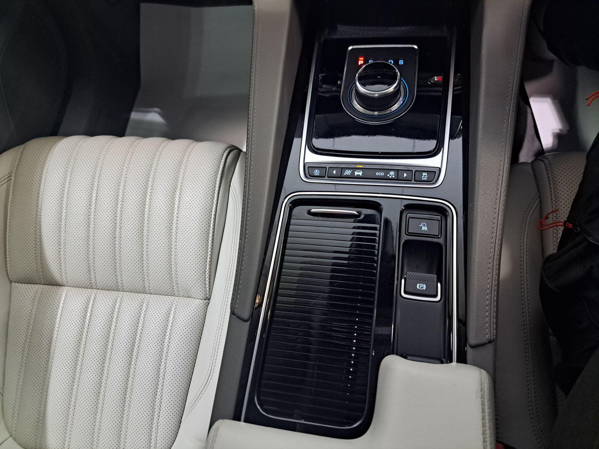 Jaguar F-Pace view 22