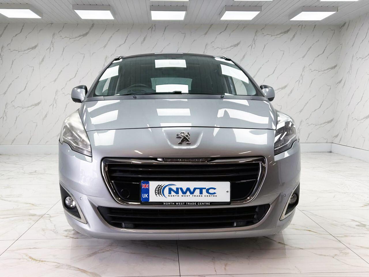 Peugeot 5008 view 5