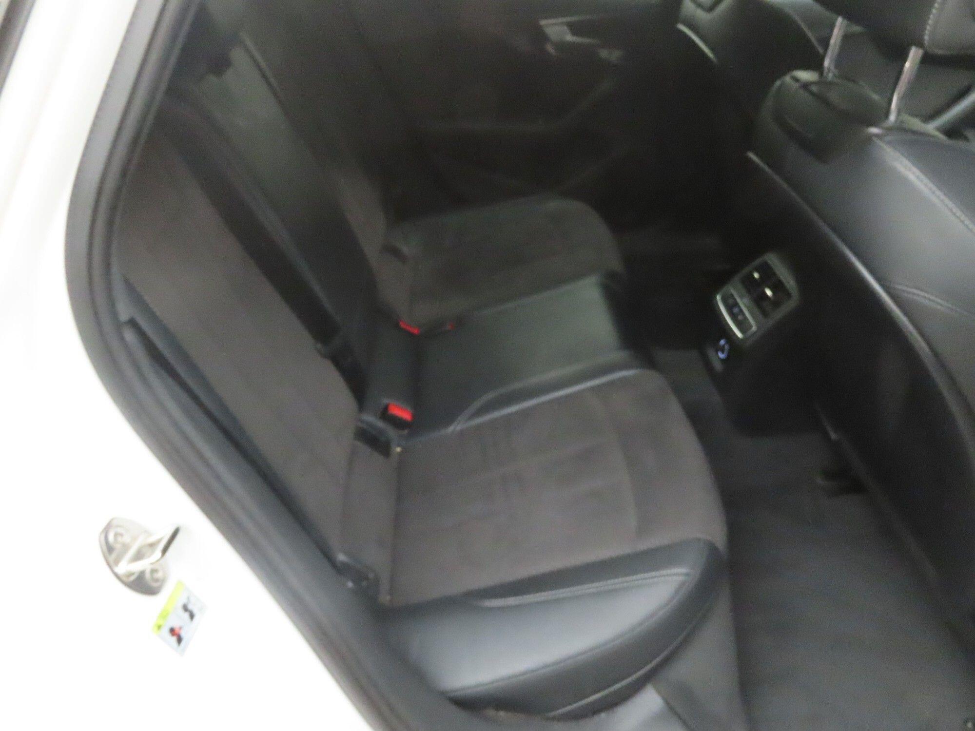 Audi A4 view 4