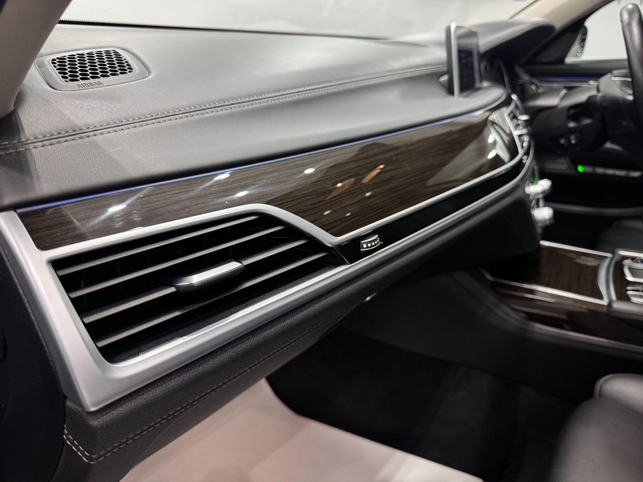 BMW 7 Series view 69