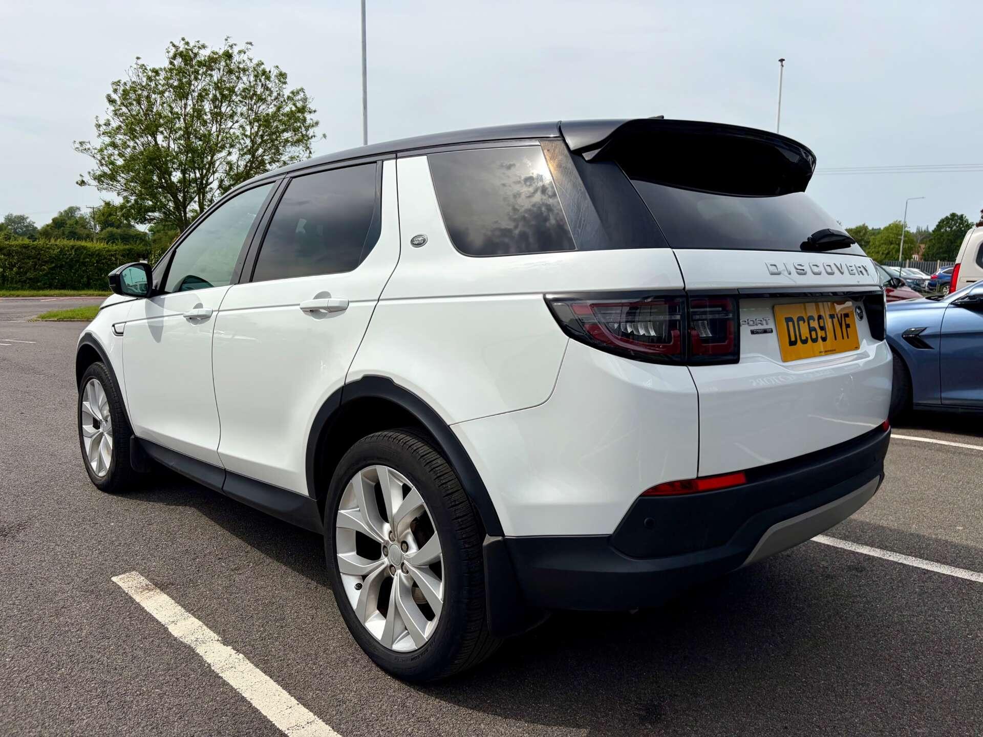 Land Rover Discovery Sport view 6
