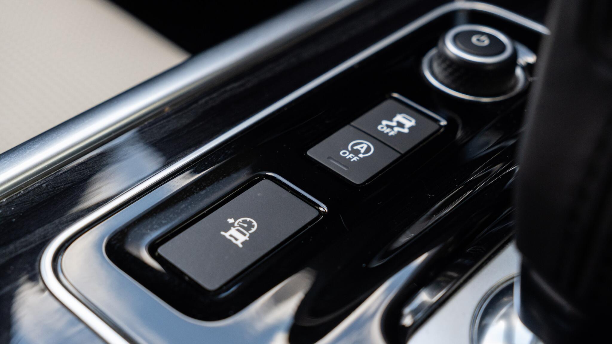 Jaguar Xe view 50