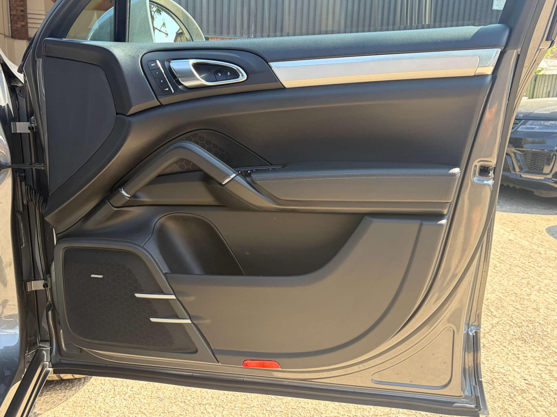 Porsche Cayenne view 40