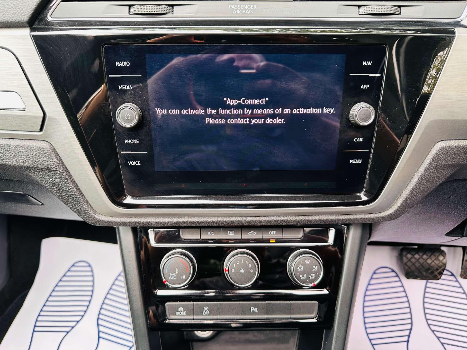 Volkswagen Touran view 15