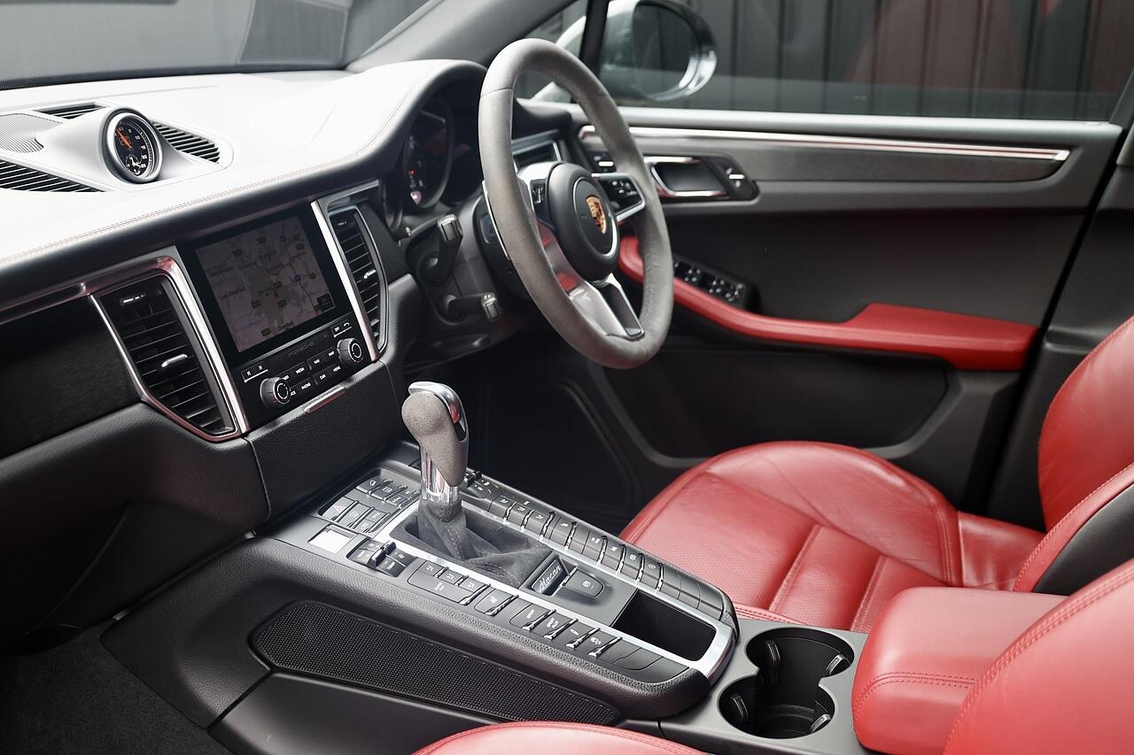 Porsche Macan view 7
