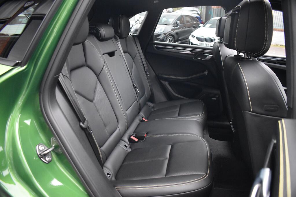 Porsche Macan view 39