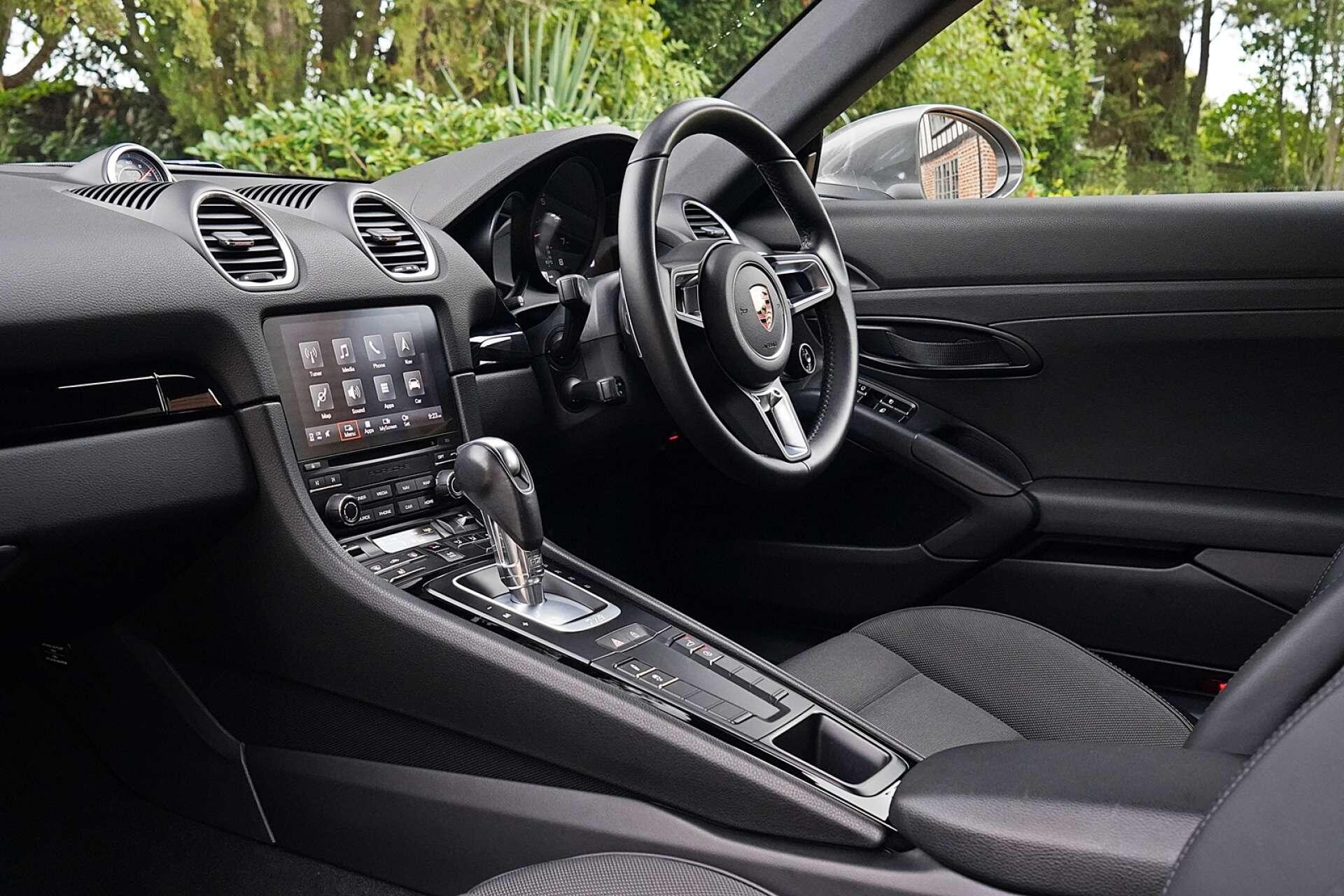 Porsche Cayman view 17