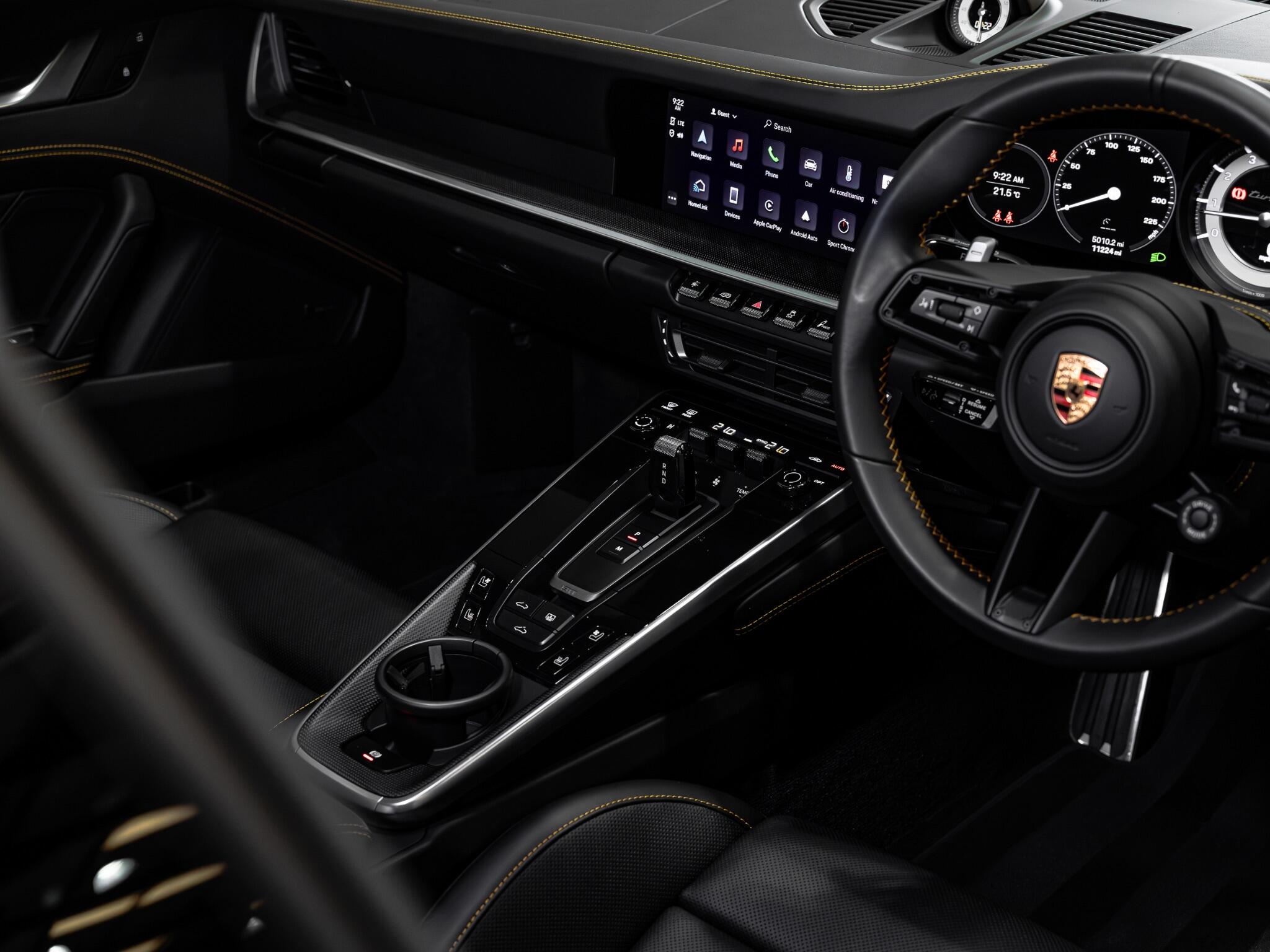 Porsche 911 view 17