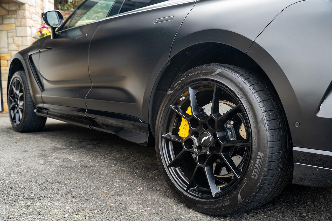 Aston Martin DBX view 14