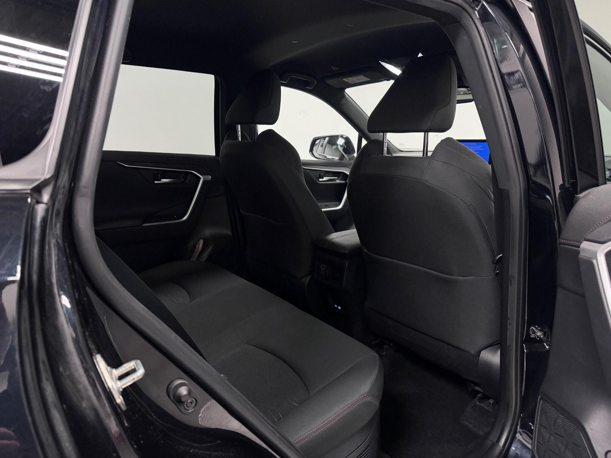 Toyota RAV4 view 11