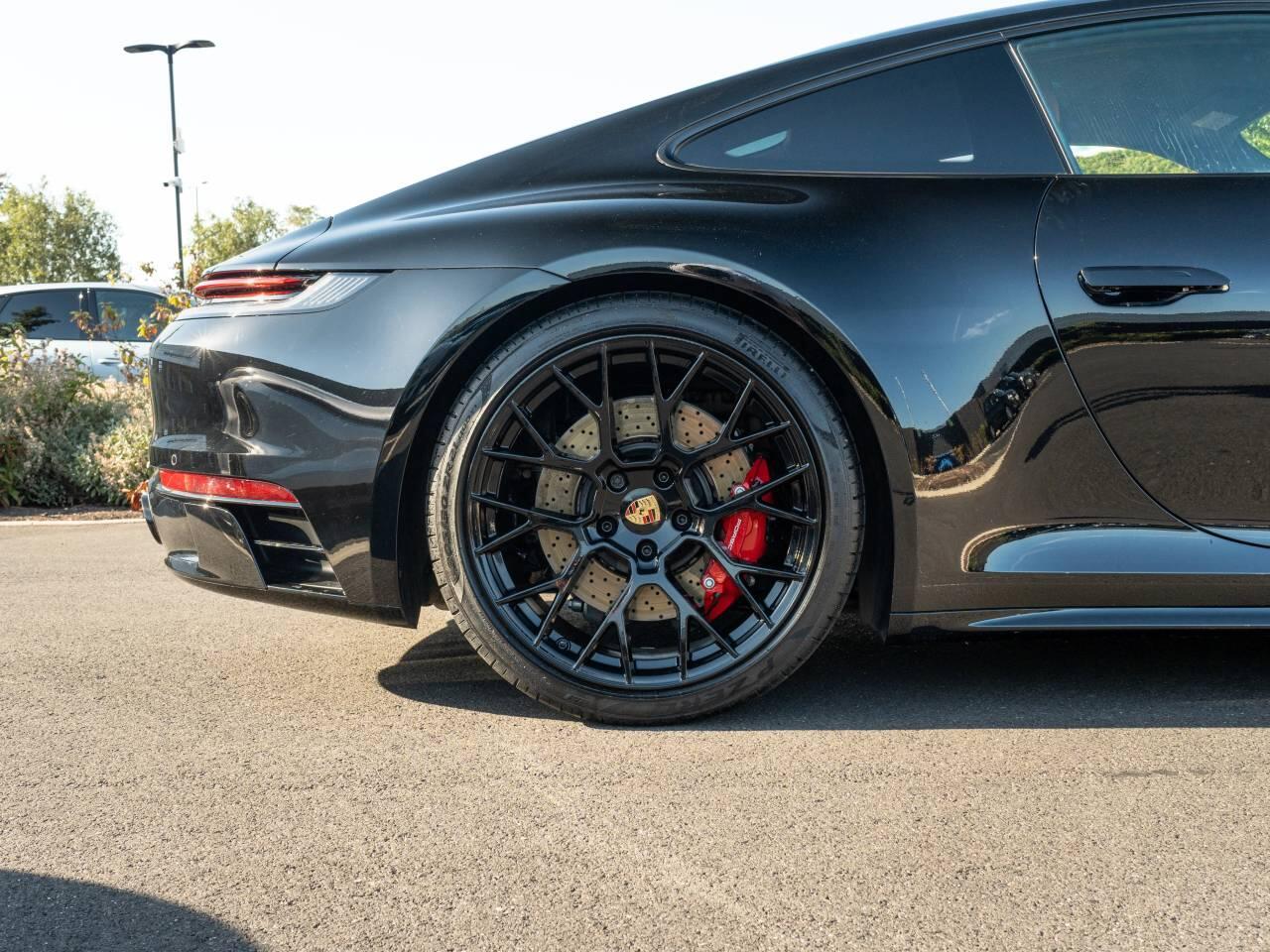 Porsche 911 view 13