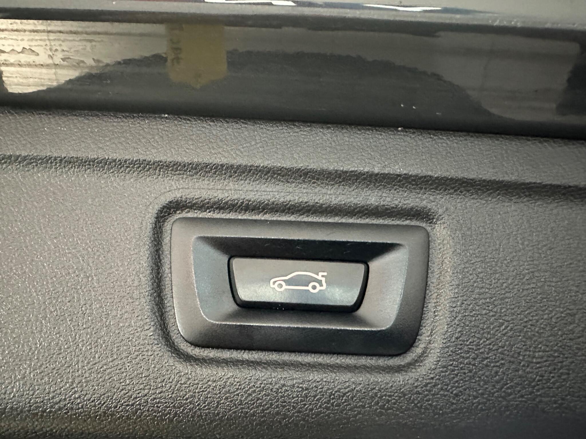 BMW 3 Series view 23