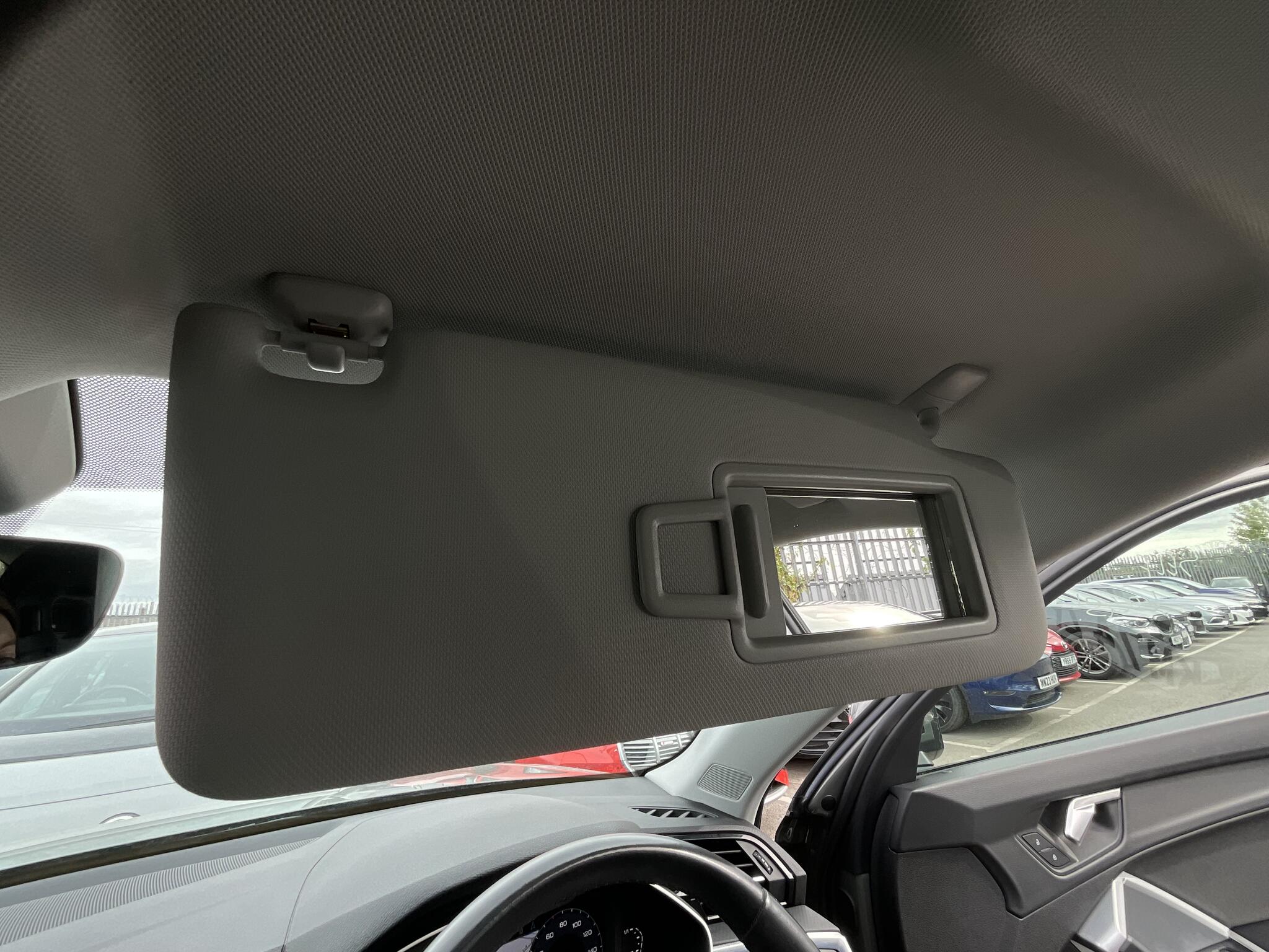 Audi Q3 view 28
