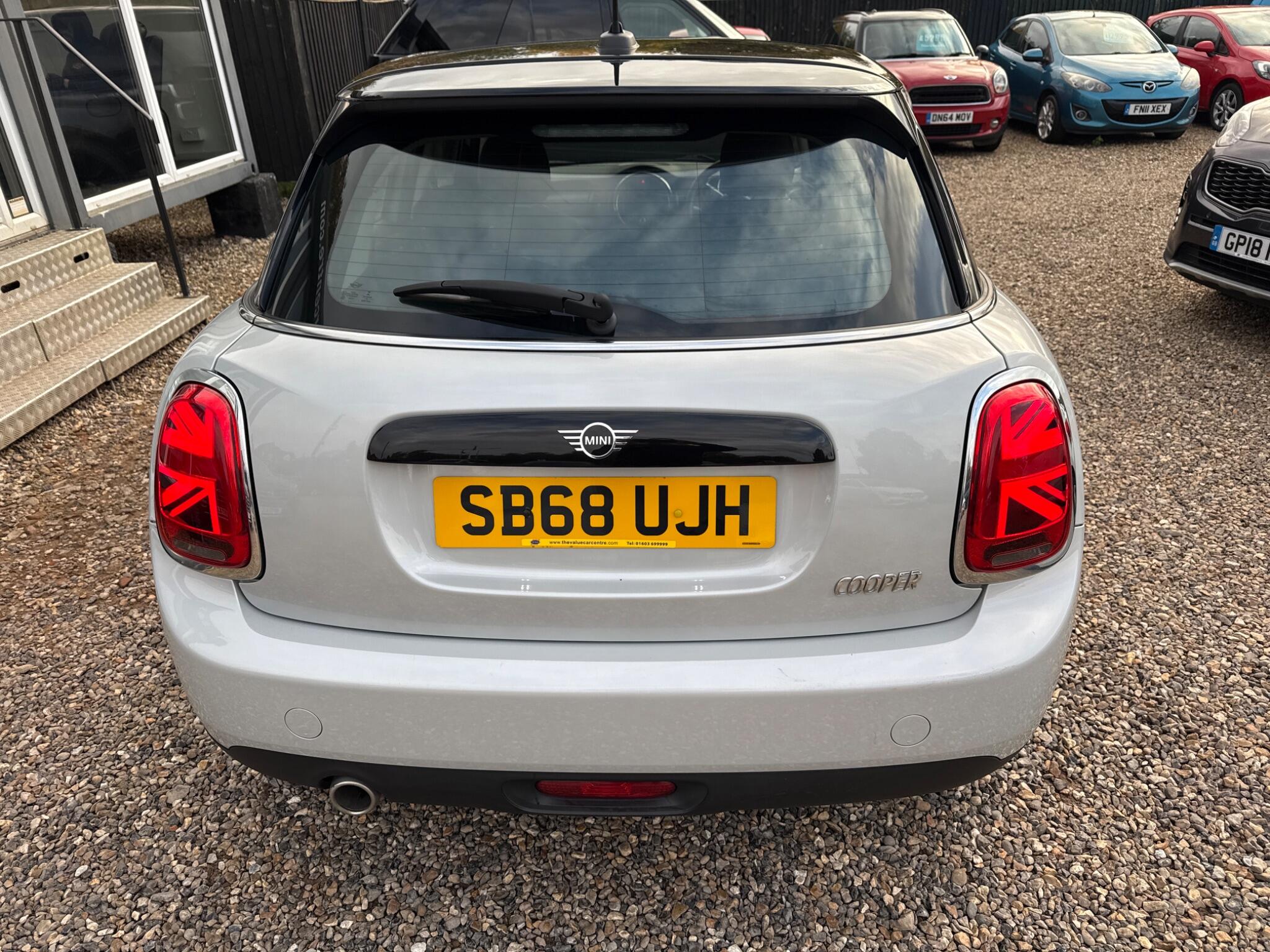 Mini Hatch view 4