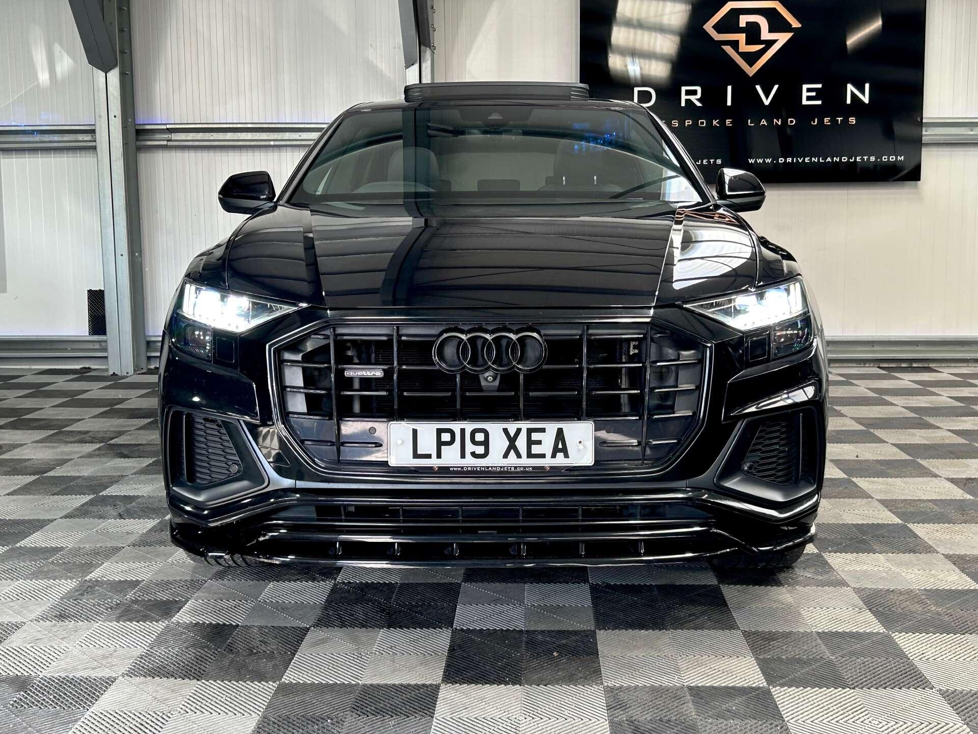Audi Q8 view 11