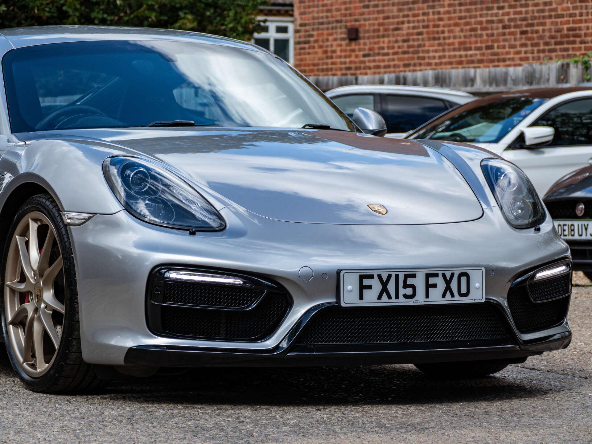 Porsche Cayman view 8