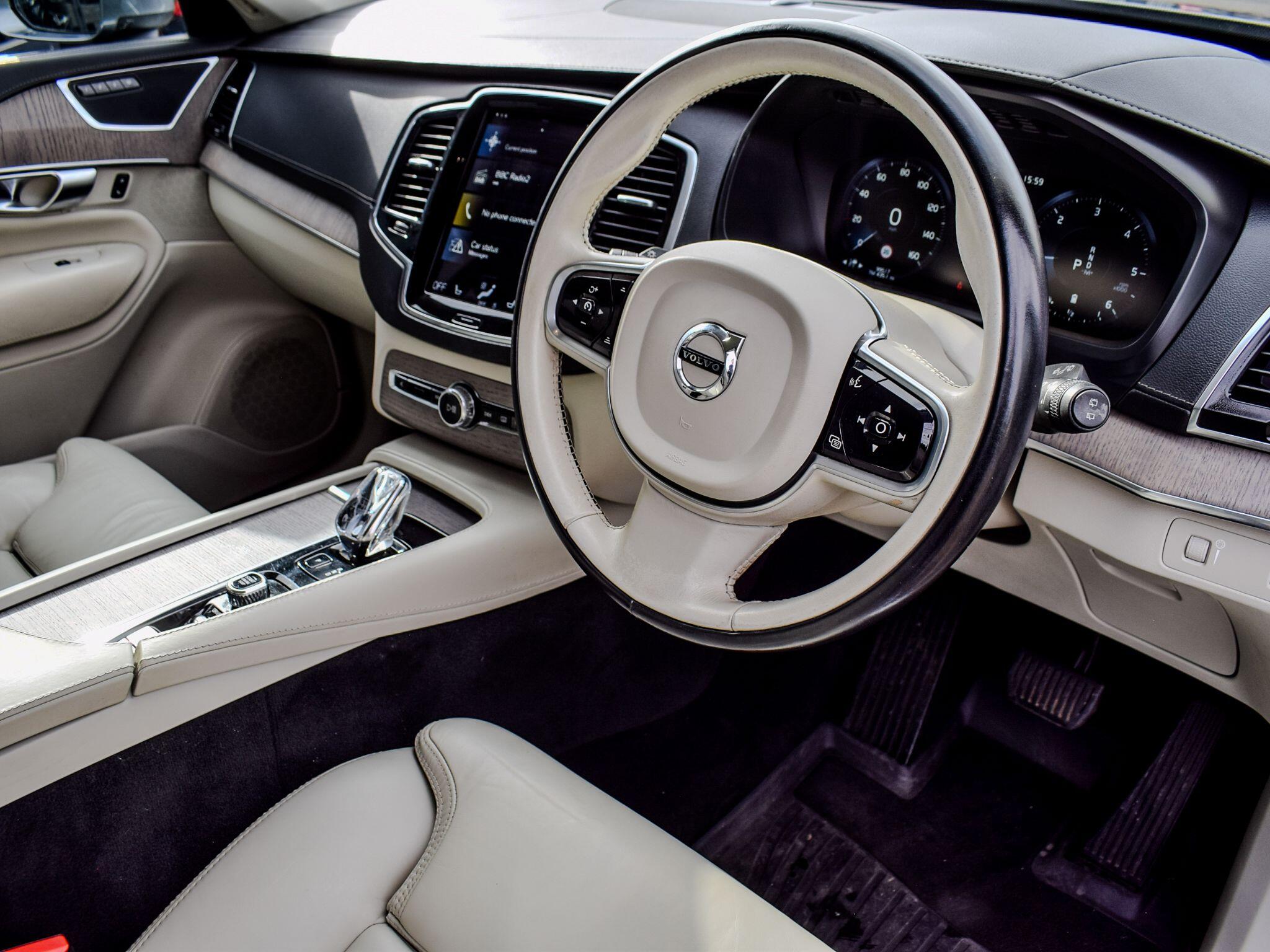 Volvo XC90 view 8