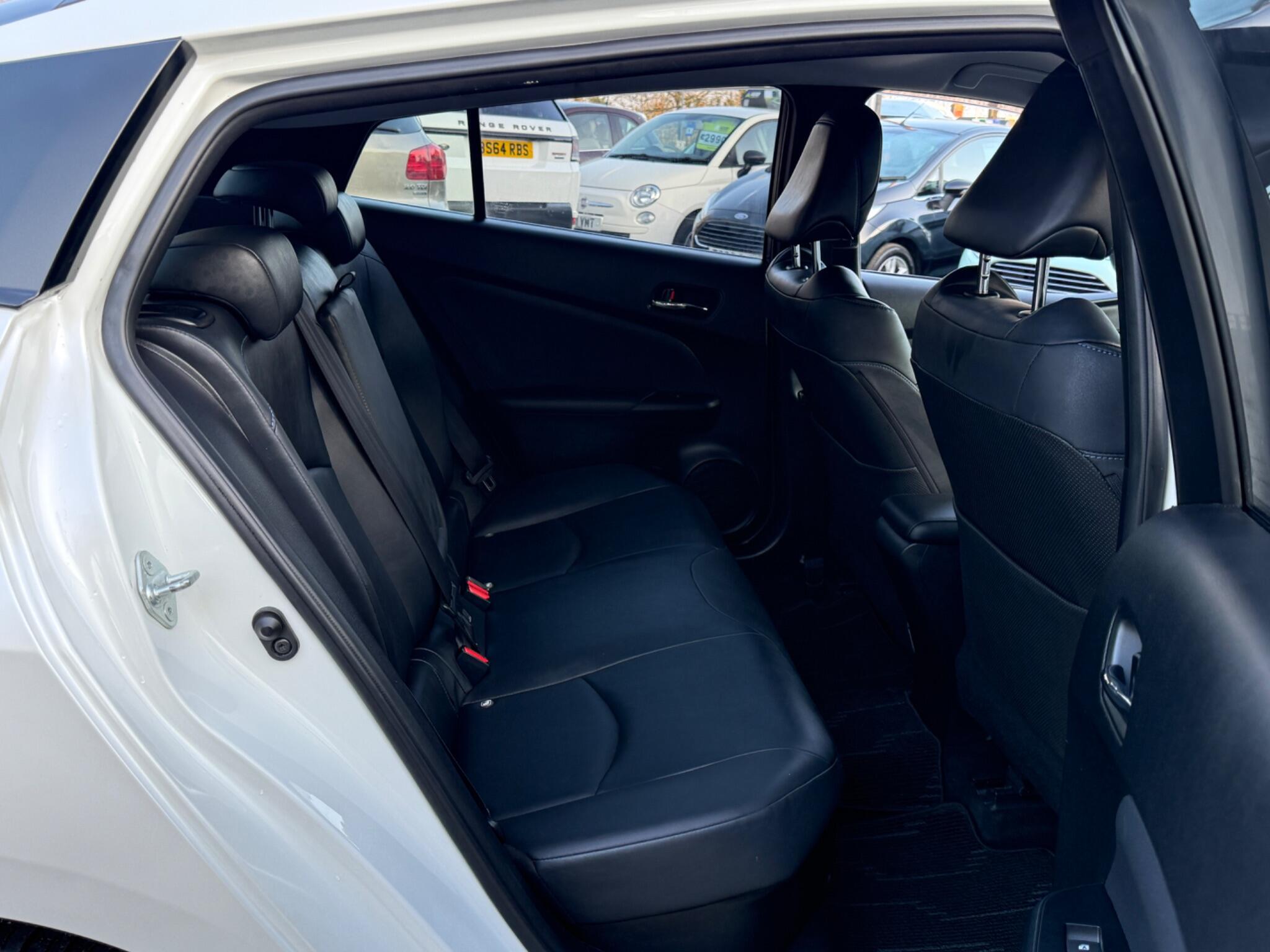 Toyota Prius - Image 40
