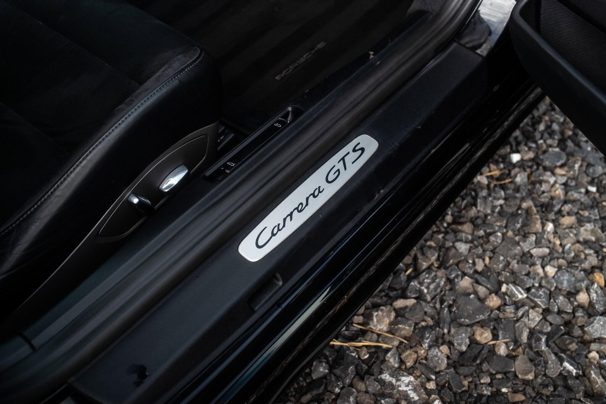Porsche 911 view 27