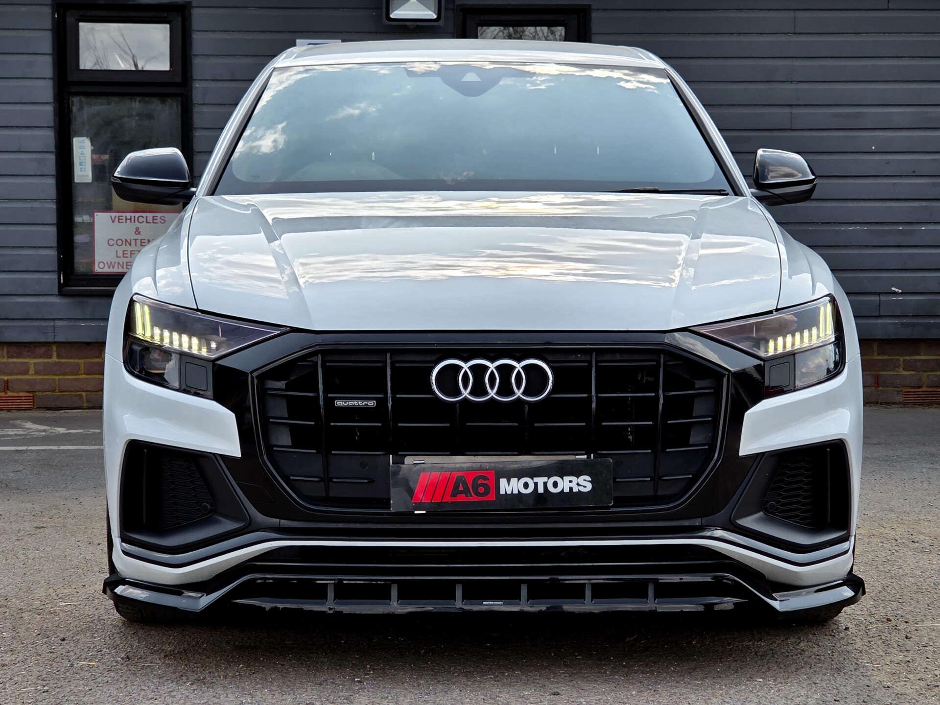 Audi Q8 view 3