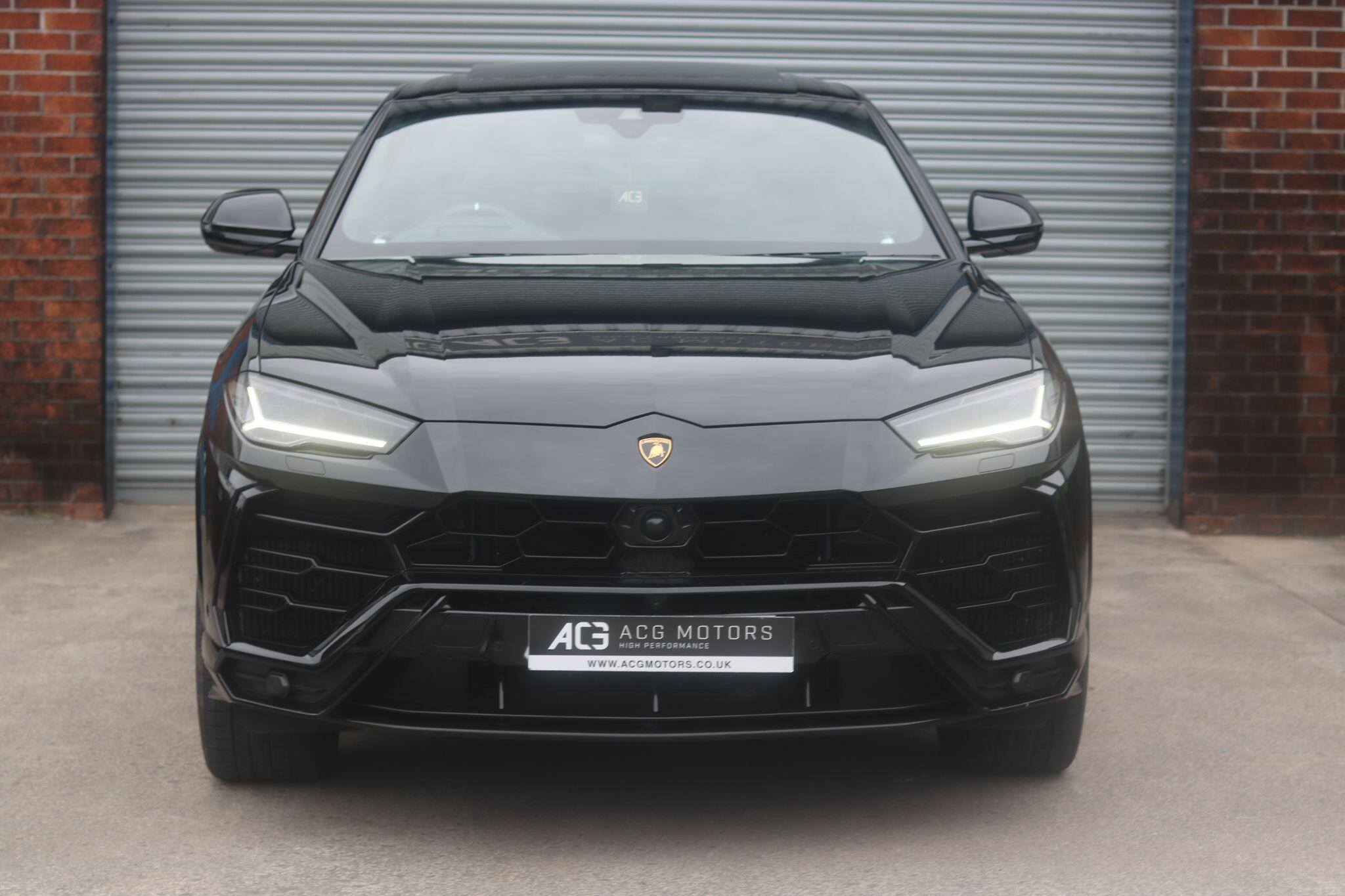 Lamborghini Urus view 6