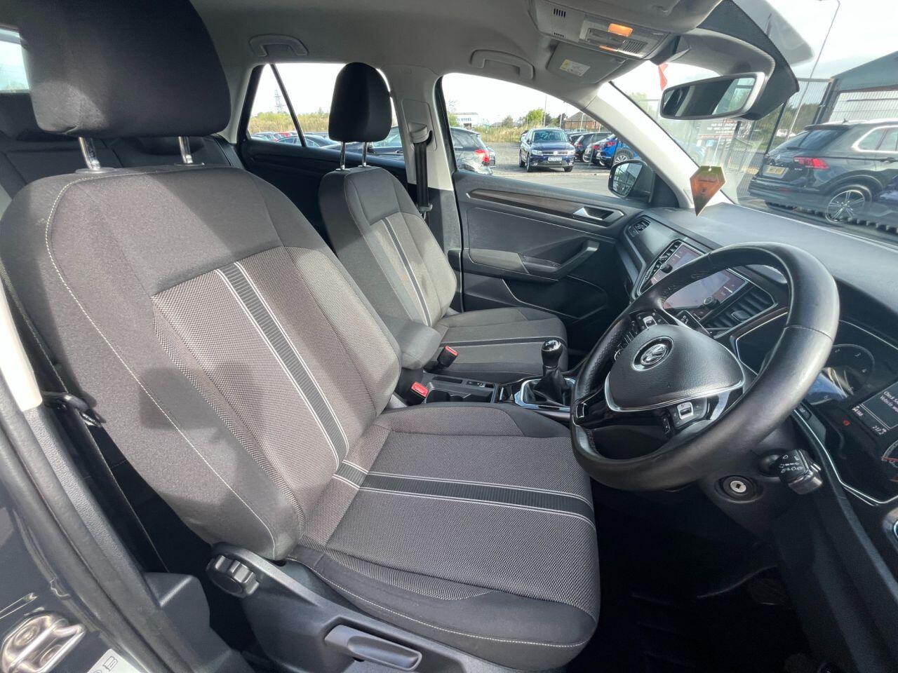 Volkswagen T-Roc view 12