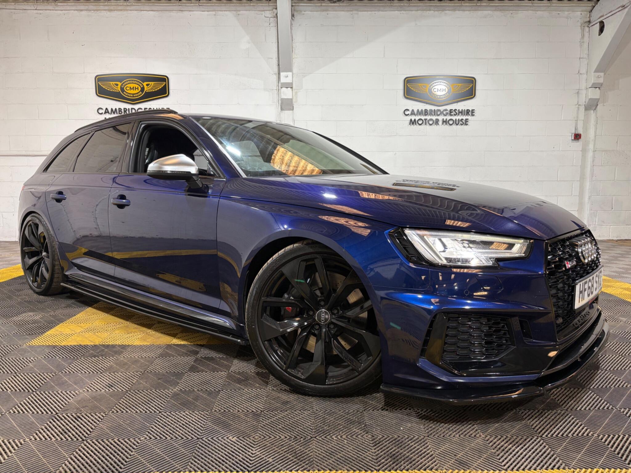 Audi RS4 Avant main image