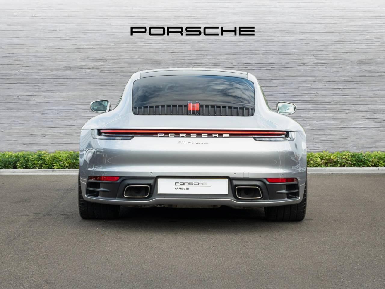 Porsche 911 view 7