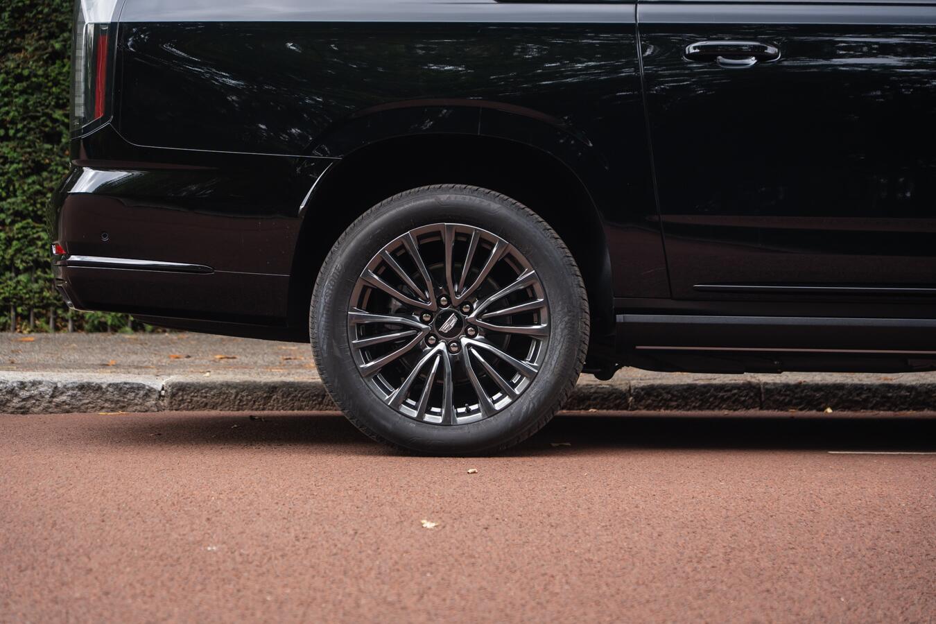 Cadillac Escalade view 16