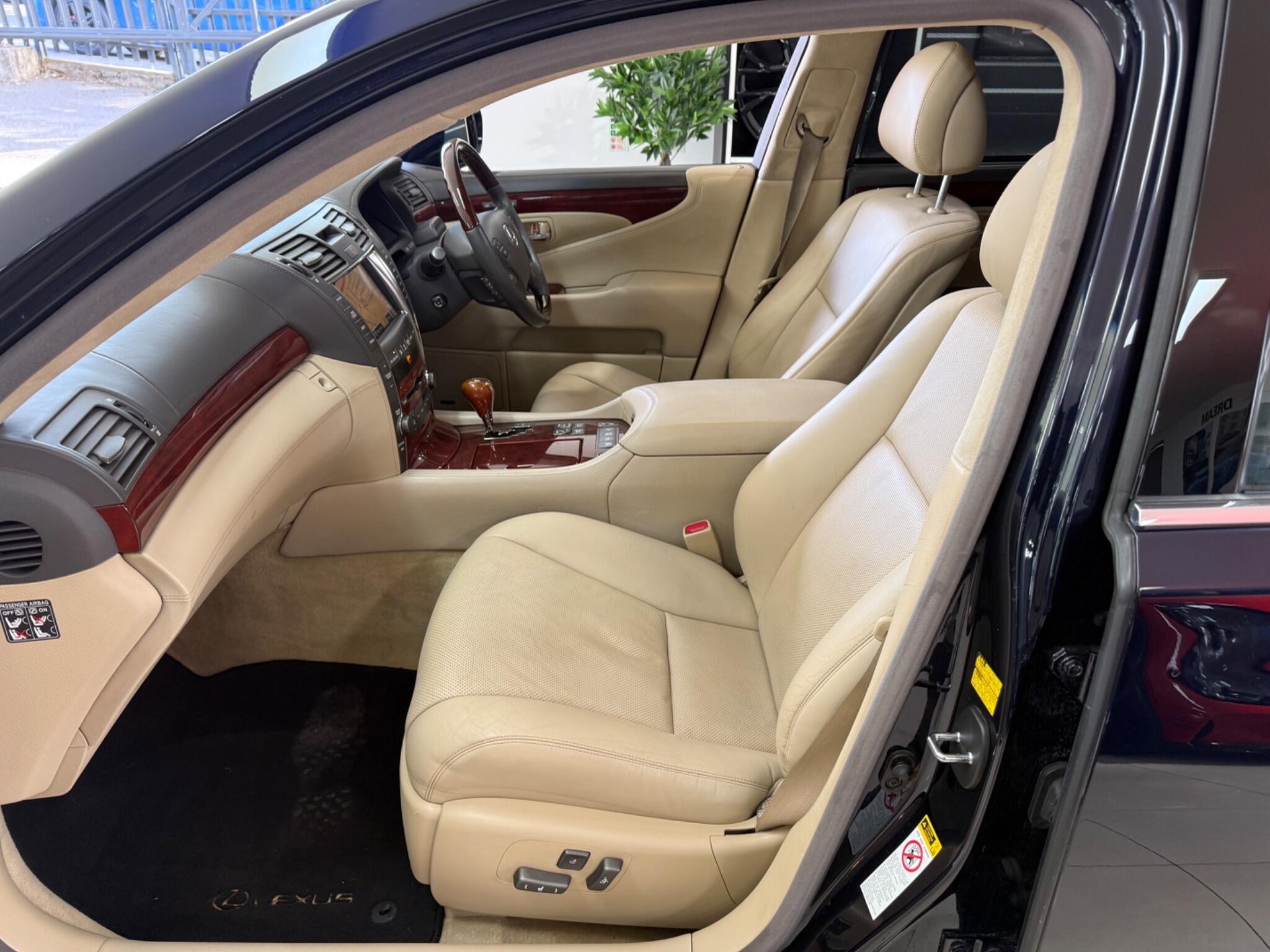 Lexus LS view 42