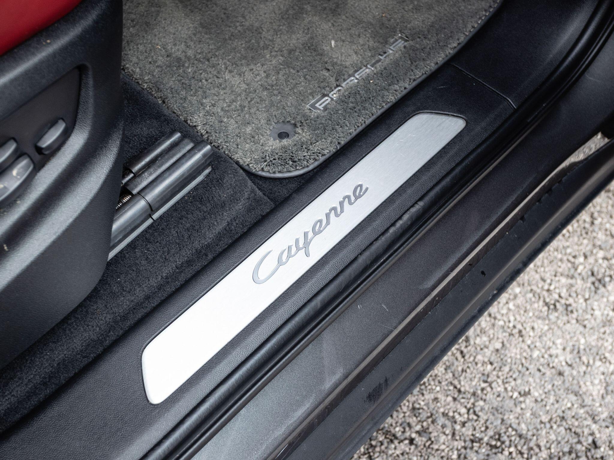 Porsche Cayenne view 37