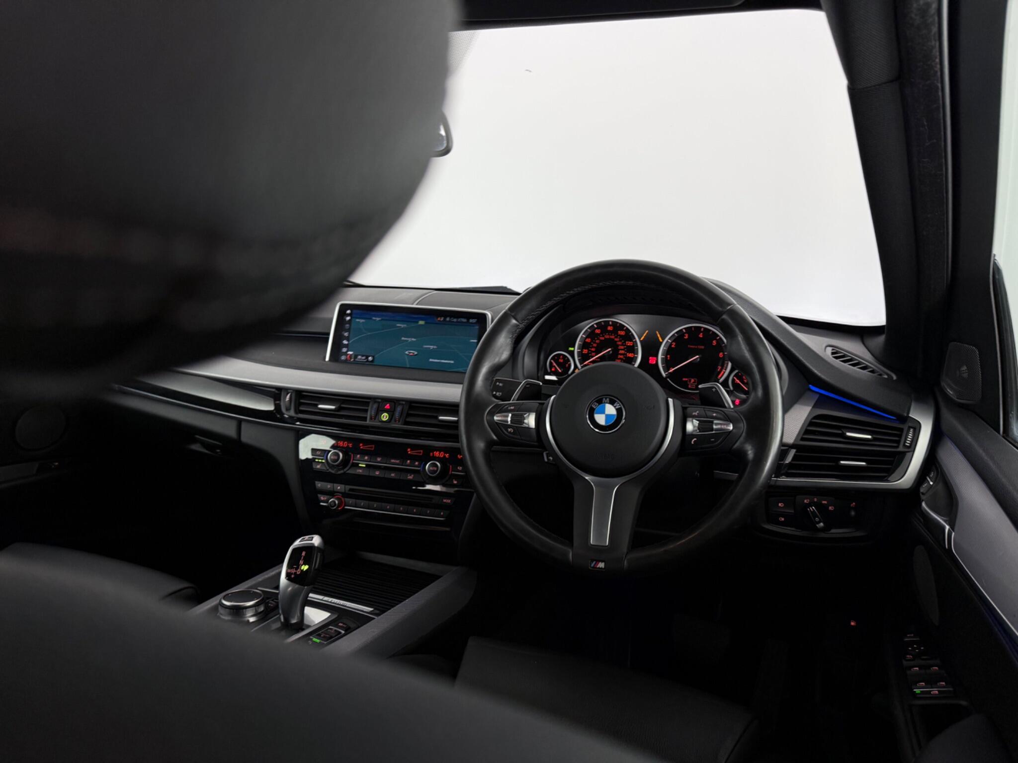 BMW X5 view 13