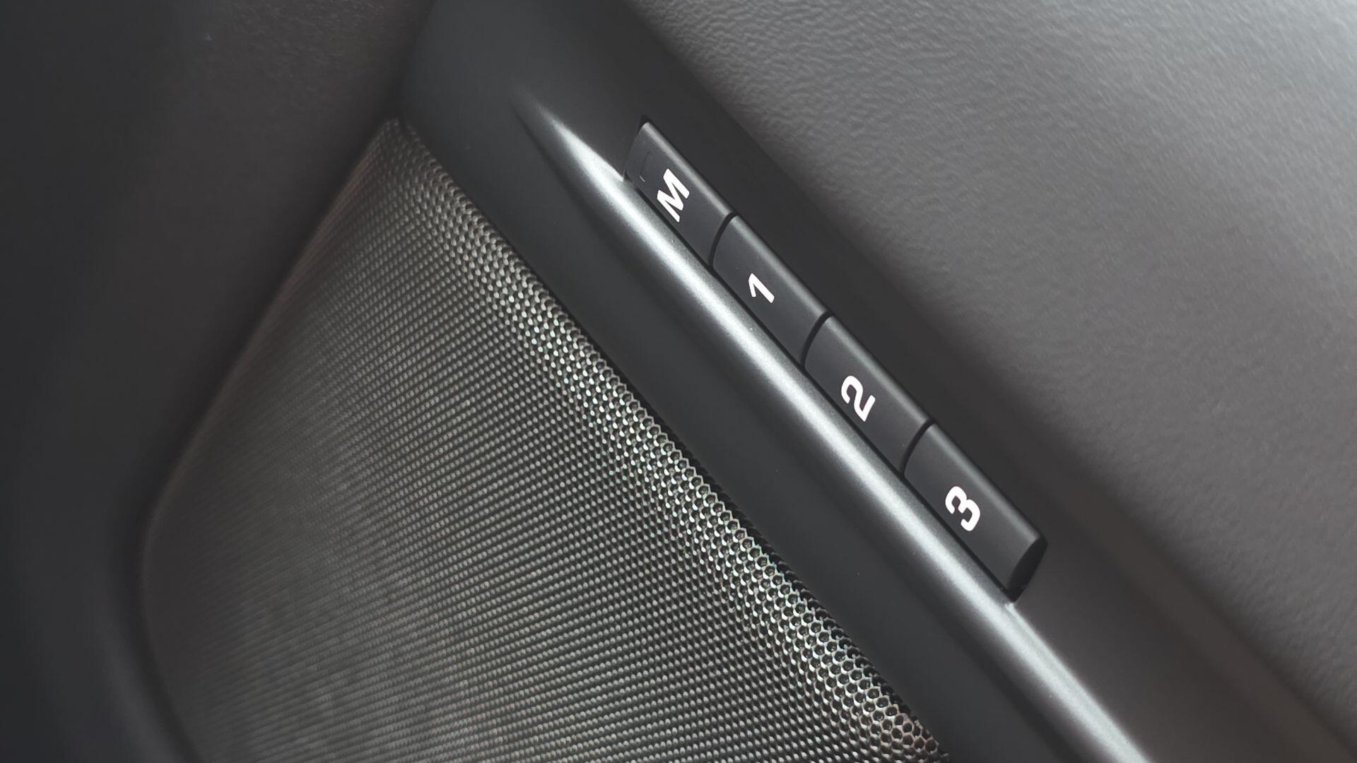 Land Rover Range Rover Evoque view 29
