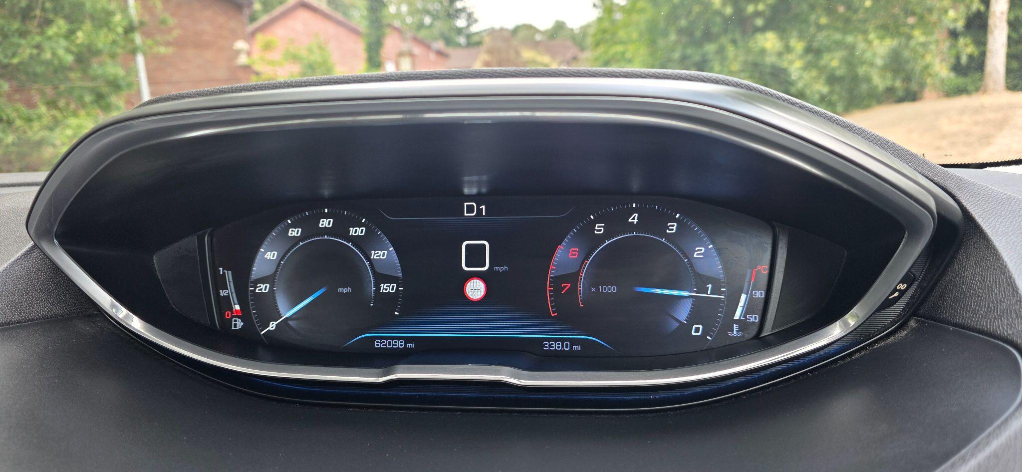 Peugeot 3008 view 6