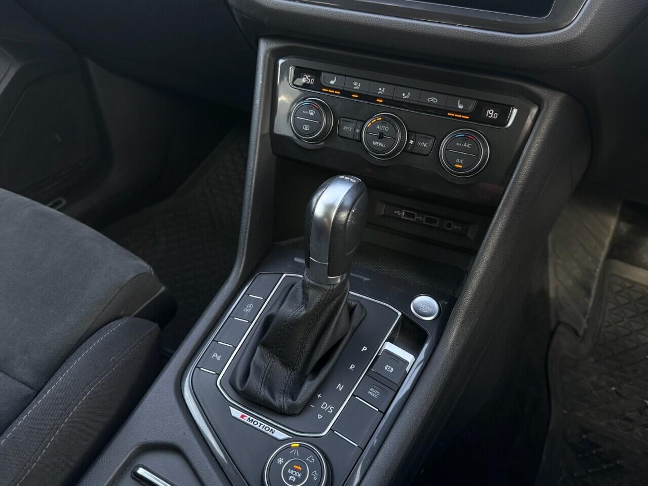 Volkswagen Tiguan Allspace view 22
