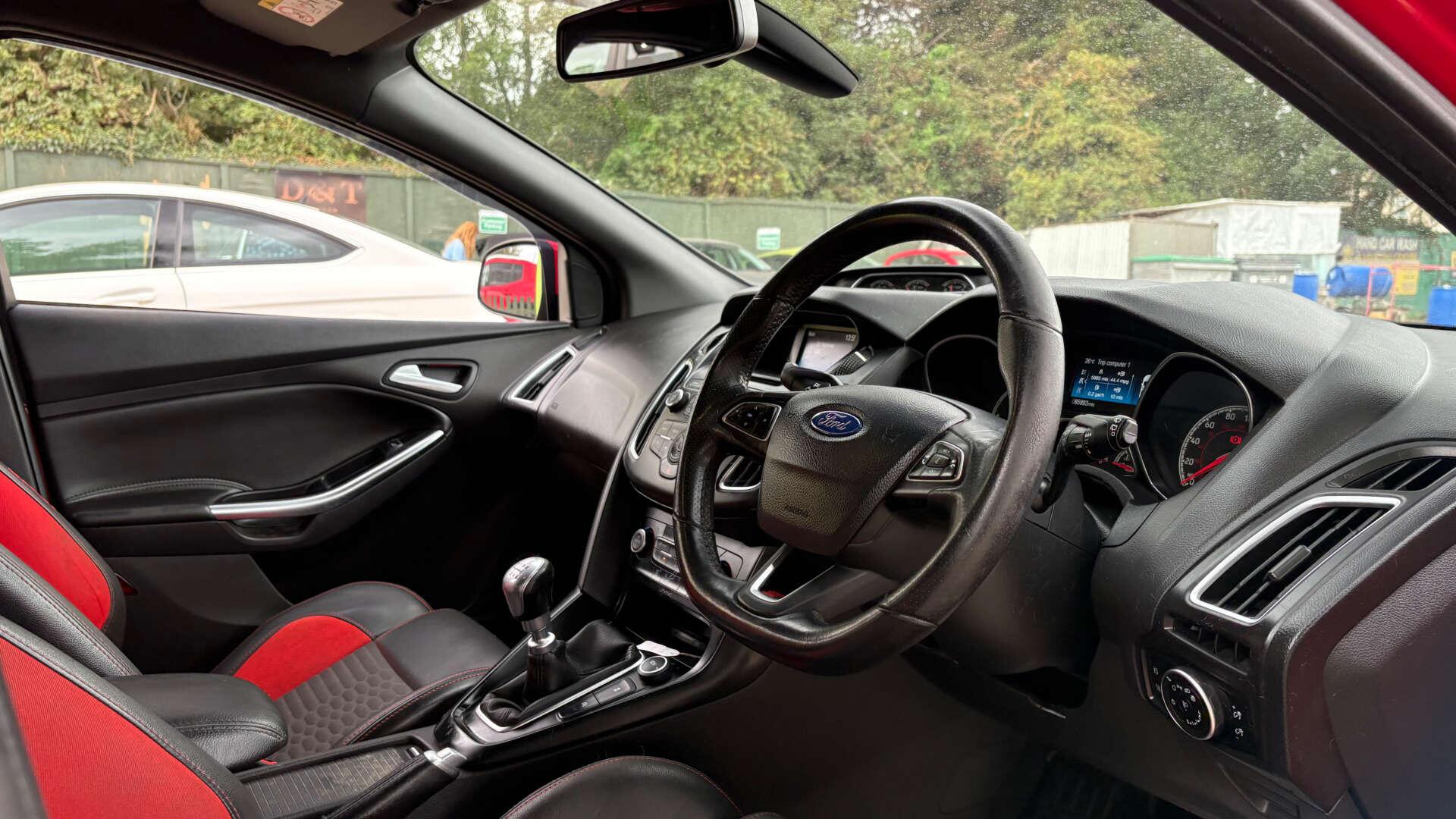 Ford Focus view 7