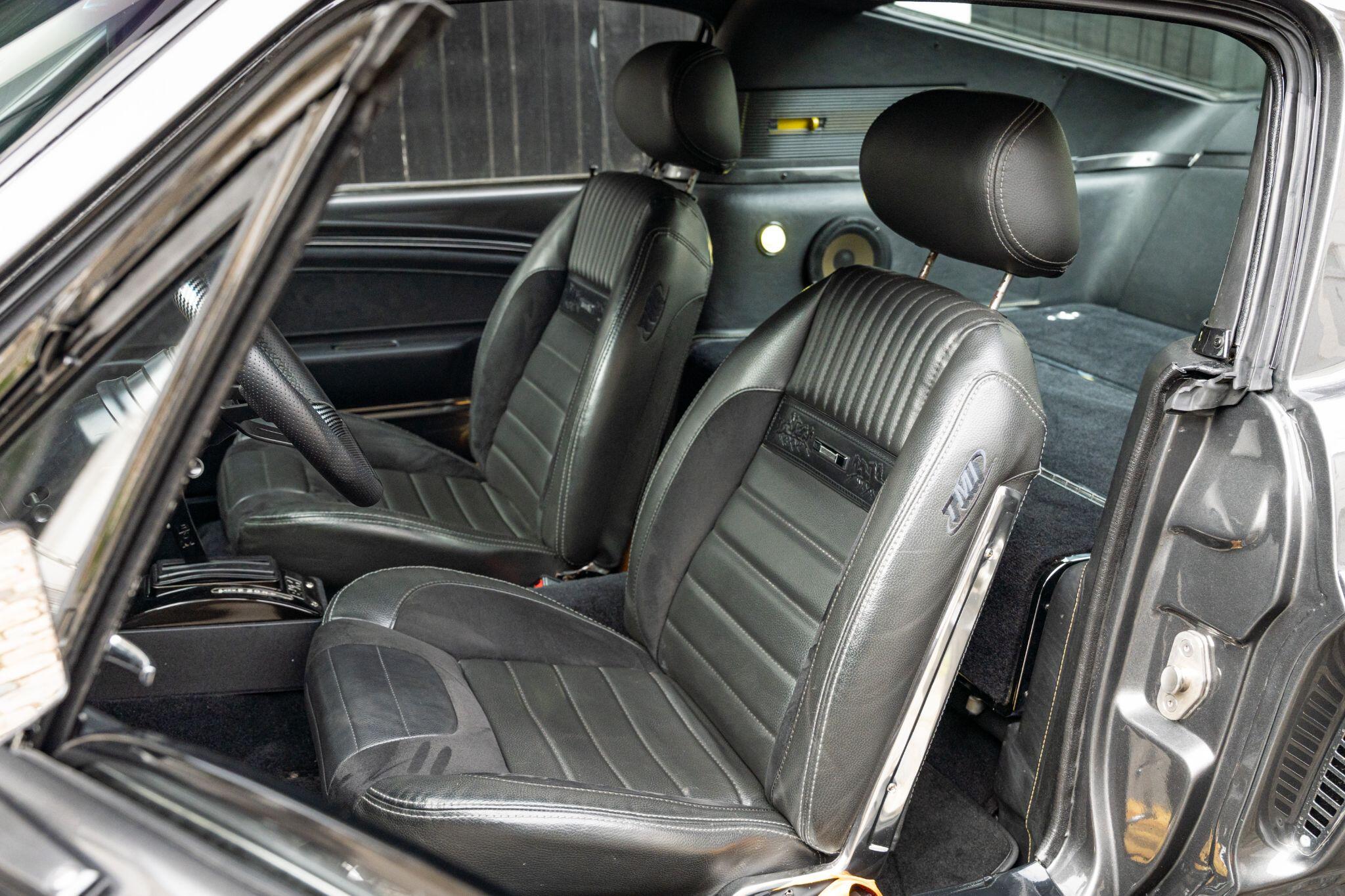 Ford Mustang view 32