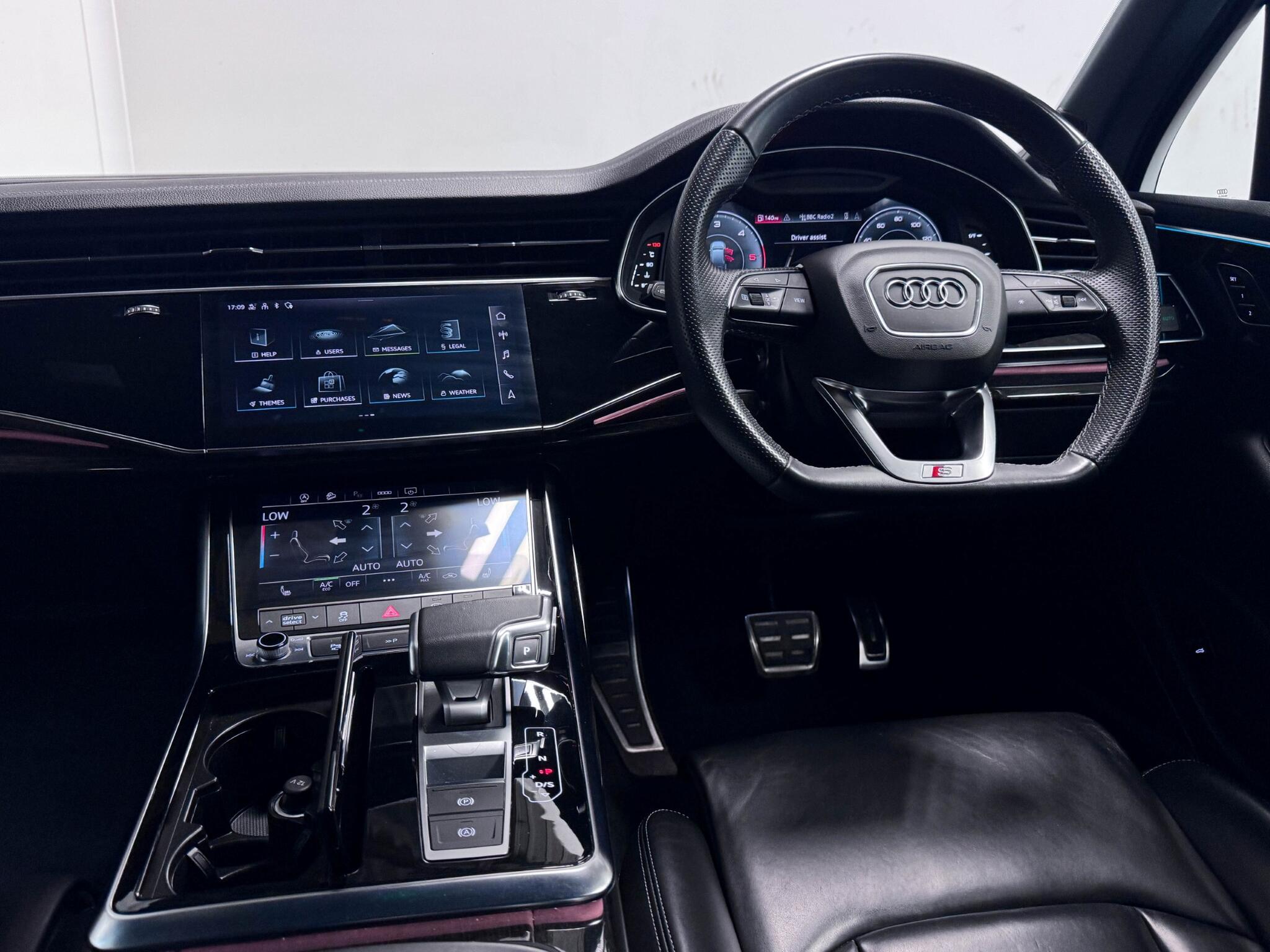 Audi Q7 view 17