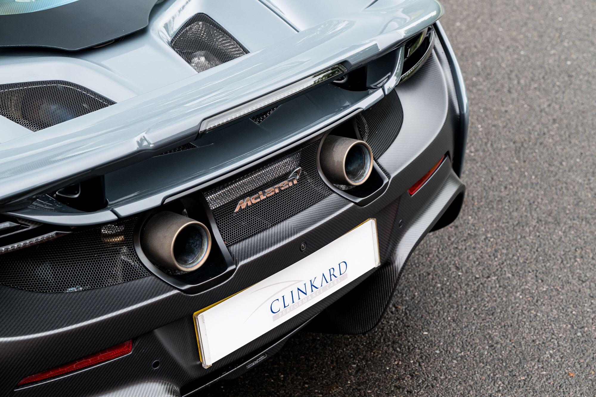McLaren 675LT view 32