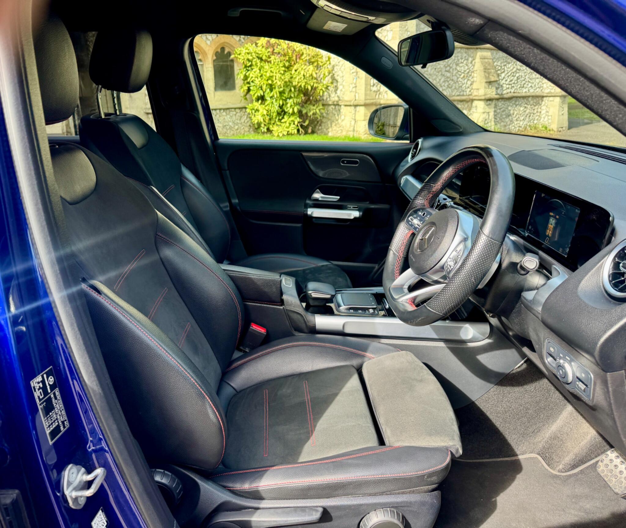 Mercedes-Benz GLB view 33